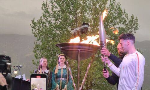 Λαμπρή υποδοχή της Ολυμπιακής Φλόγας στα Ιωάννινα – Σήμερα το μεσημέρι στην Κέρκυρα