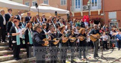 Πάσχα στην Κέρκυρα: Έψαλλαν τα Κάλαντα του Λαζάρου στο κέντρο της πόλης (pics-video)